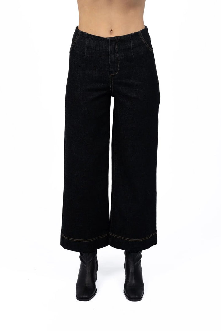 Front view of Fleetwood Jean in black, showcased at Ivy Vibe Boutique, highlighting a high-waisted fit with a classic straight-leg silhouette.