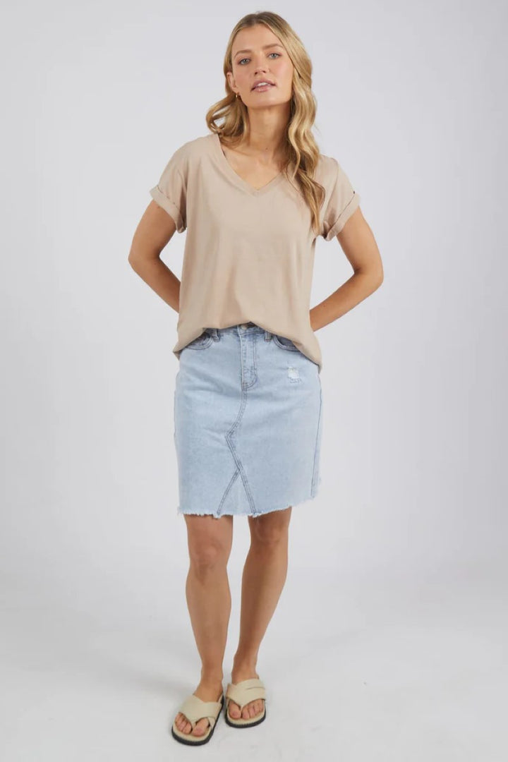 The Manly Vee Tee in Oatmeal is shown from the front, featuring a flattering V-neckline, rolled sleeve cuffs, and a curved hem in soft 100% Pima Cotton — Ivy Vibe.