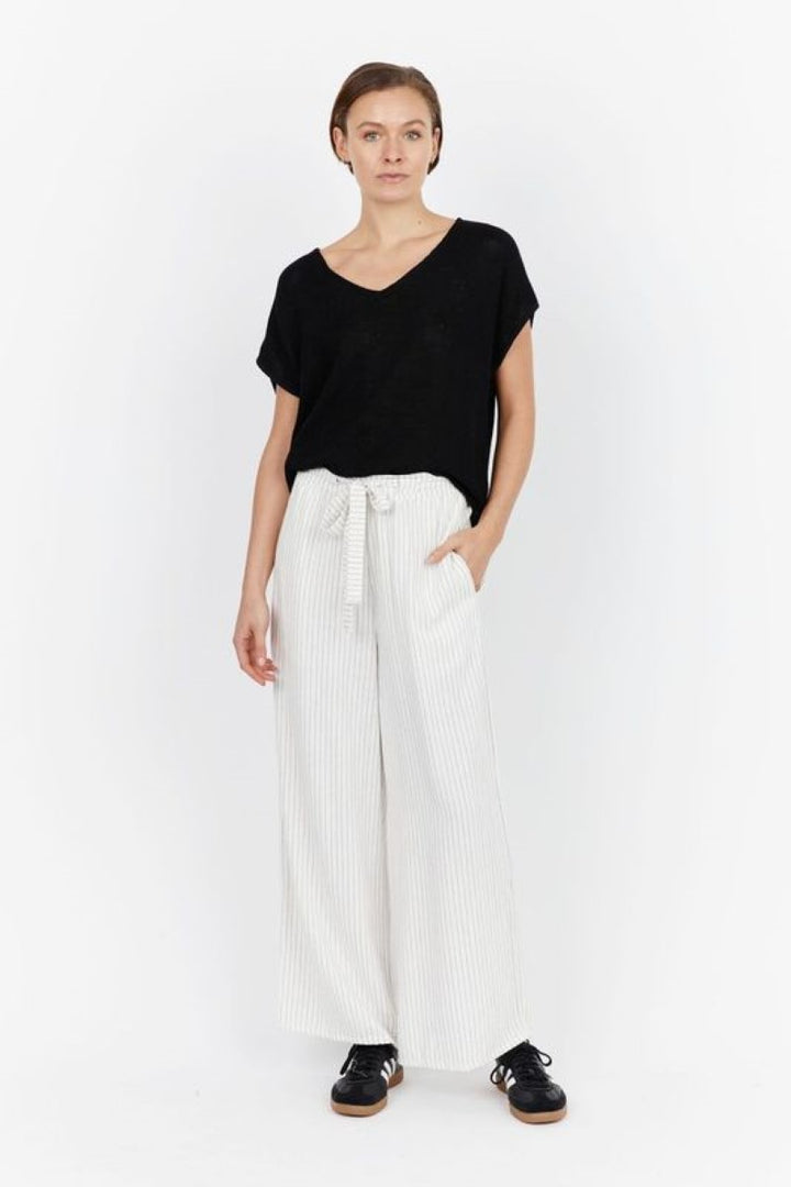 Front view of model wearing Carbon Nero Linen Pant at Ivy Vibe, featuring bold vertical stripes, full-length cut, and a relaxed, tailored fit.