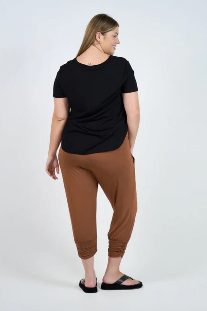 Back view of the Veronica Tee in black, displayed at Ivy Vibe, showcasing its classic straight cut and relaxed, comfortable fit.