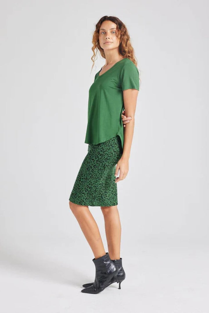 Side view of the Veronica Tee in forest green, featured at Ivy Vibe, highlighting its relaxed fit, curved hemline, and soft, breathable bamboo fabric.