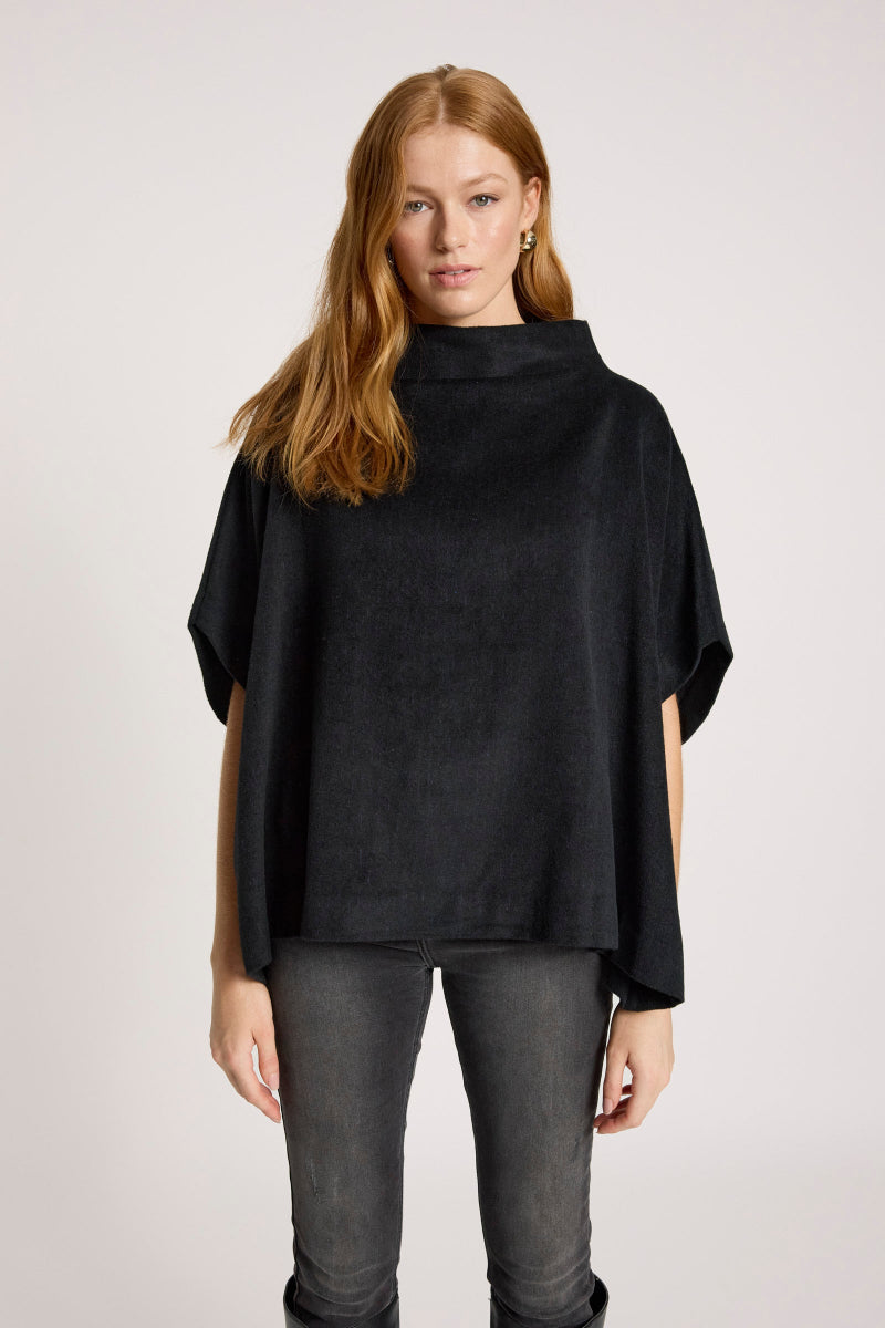 Woman wearing Azul Poncho in Black