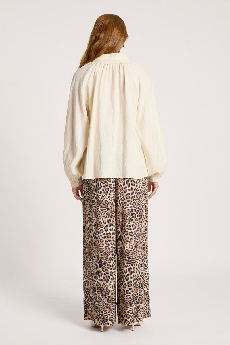 Woman wearing Eb & Ive Bajau Button Shirt in Dune