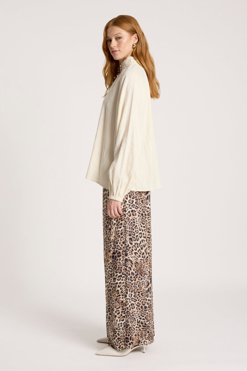 Woman wearing Eb & Ive Bajau Button Shirt in Dune