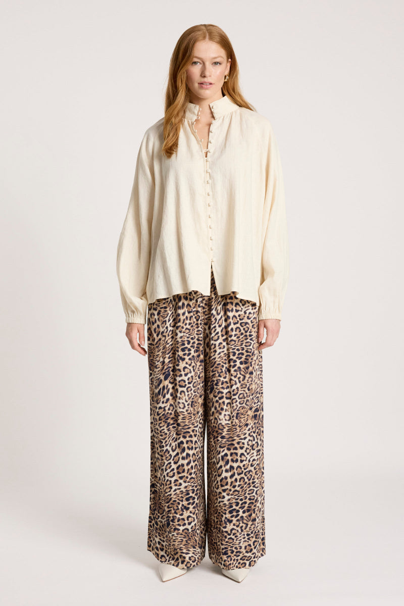 Woman wearing Eb & Ive Bajau Button Shirt in Dune