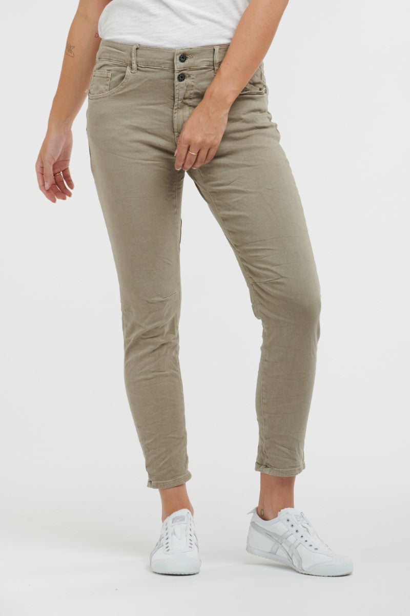 Alternate front view of the Emma Jean in Elk by Ivy Vibe, showcasing its flattering fit, classic design, and versatile style for effortless everyday wear.