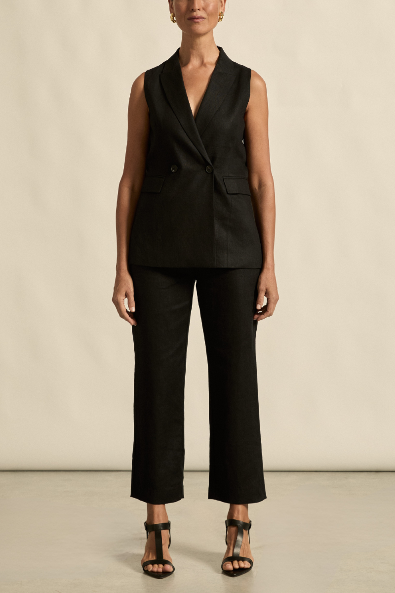 This front view of the Heed Pant in black showcases its sleek, tailored fit with a flat front, clean lines, and subtle waistband detailing.

