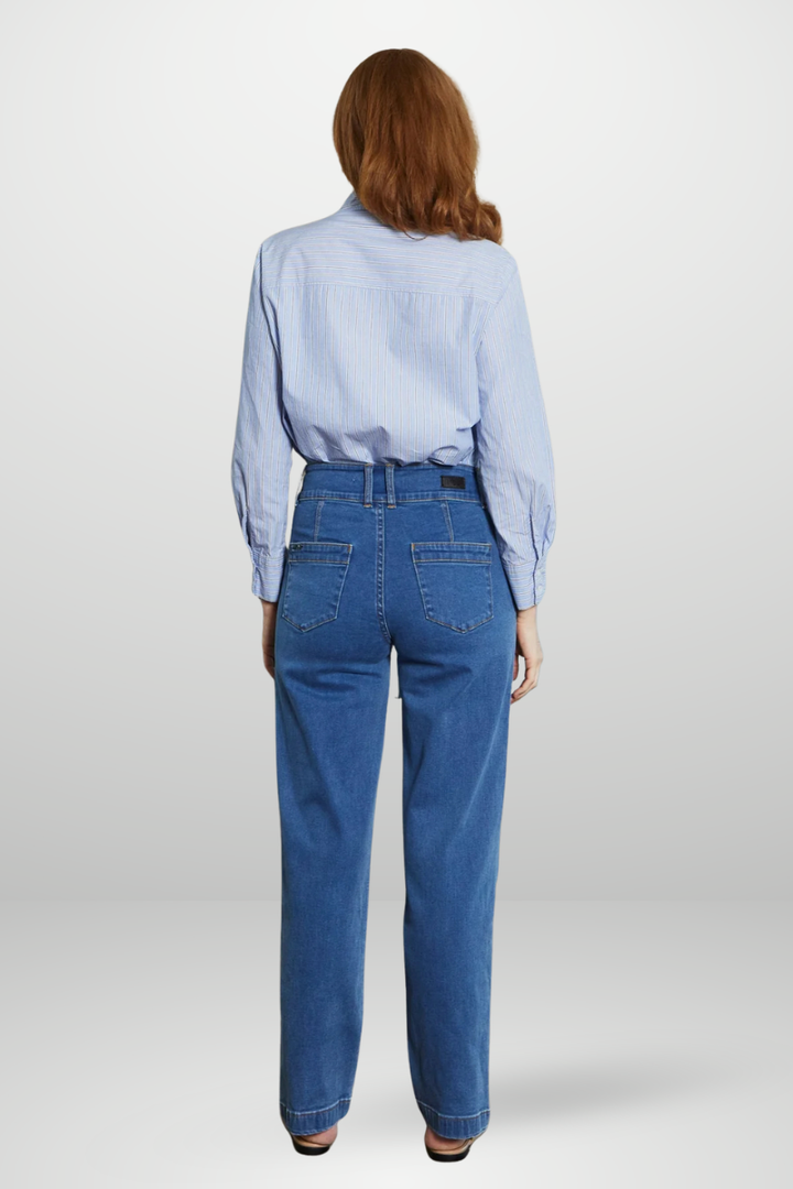 Person wearing a light blue shirt and dark blue jeans on a white background